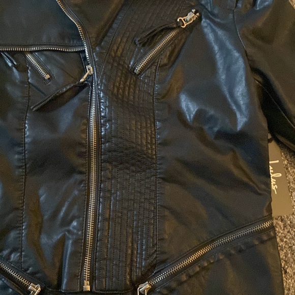 NWT Lulus Vegan leather bomber jacket size large - Picture 2 of 2